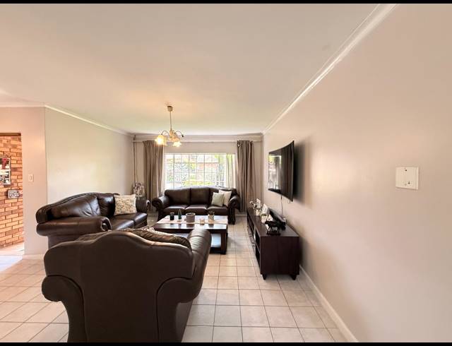 3 BEDROOM TOWNHOUSE FOR SALE IN AVIARY HILL